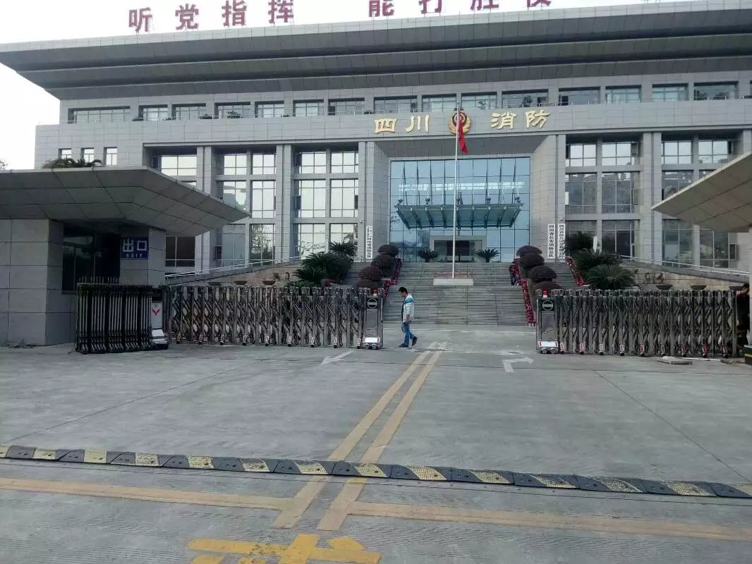 永丰县永丰县四川消防总队伸缩门